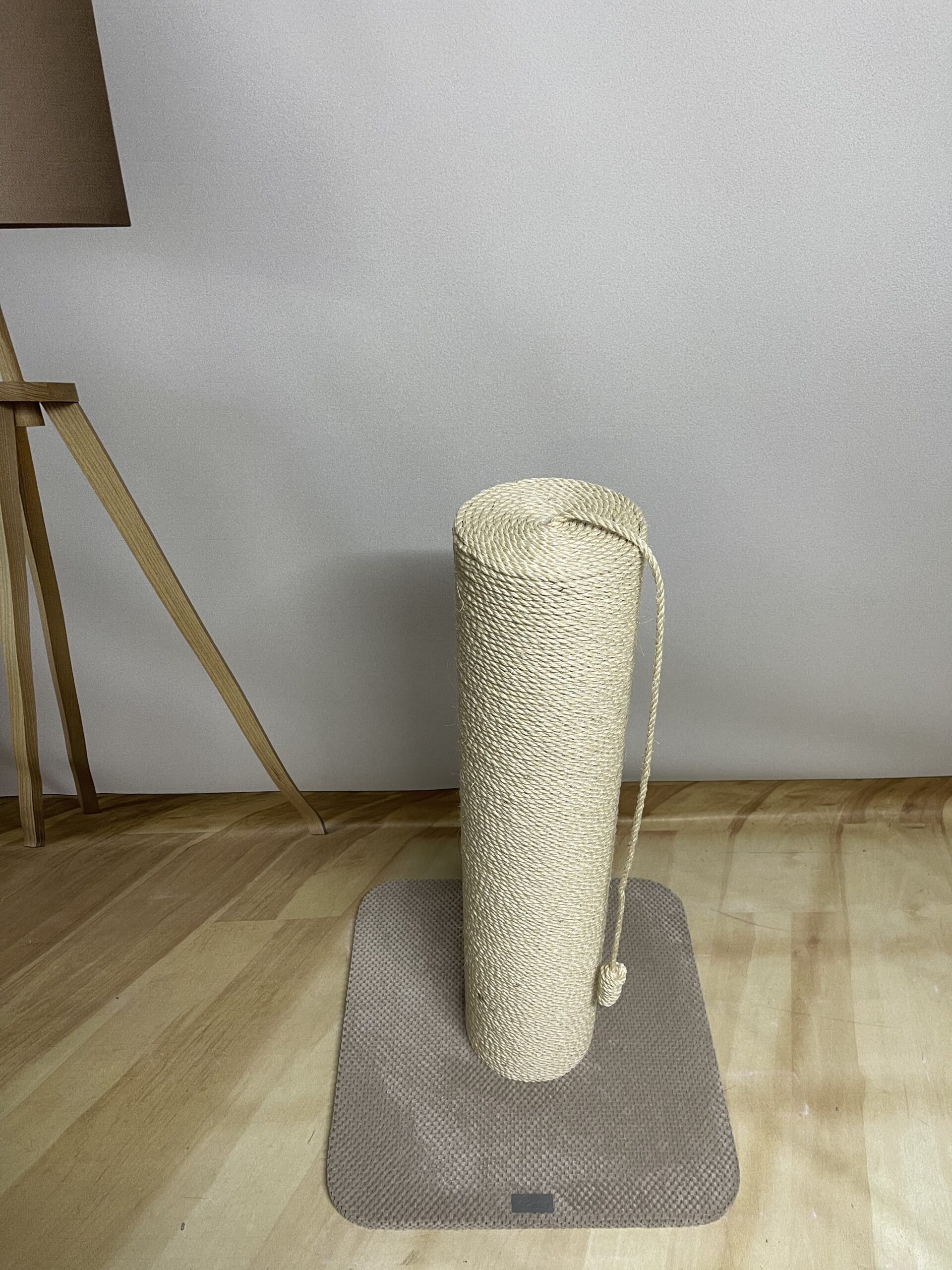 Drapak dla kota "Giant", okrągły słupek, średnica 17,5 cm, sznur sizalowy 80/100 cm - obrazek 4