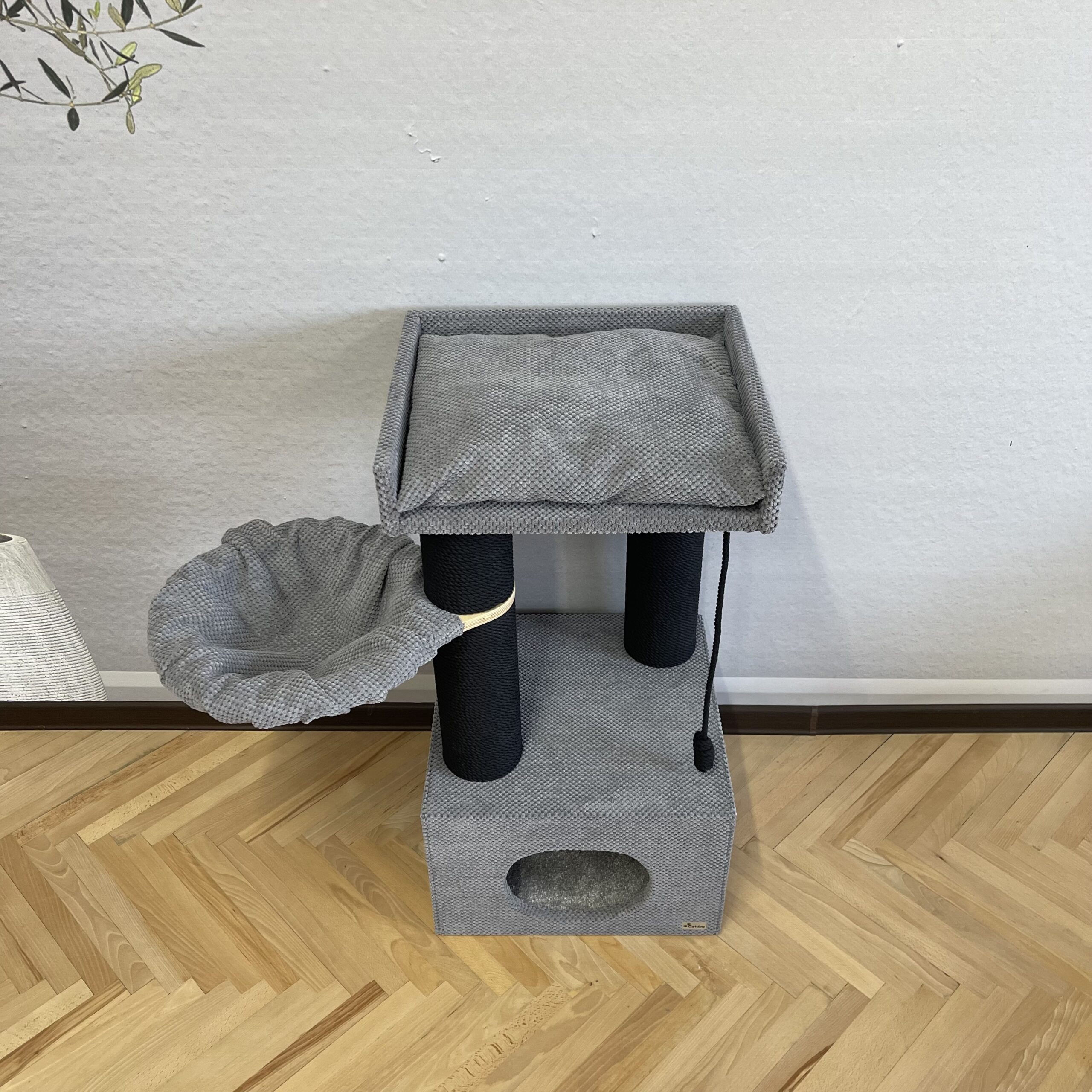 Domek z łapką dla kota "Palmira 90", z legowiskiem, hamakiem, zabawką, wykonany z czarnej liny, 90*45*45 cm - obrazek 2